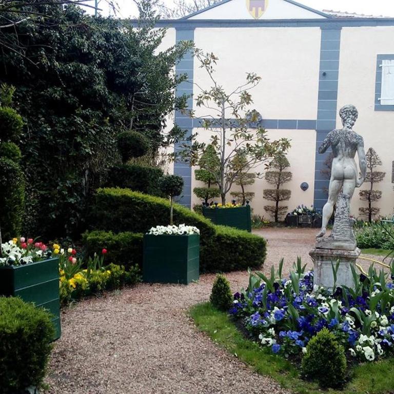 Propriété Charbaymond - Chambre Double - Vue sur Jardin - 10