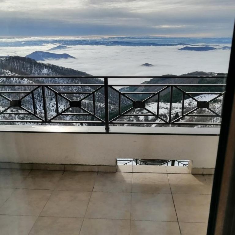 Milmari - Breakfast and pool - Deluxe Quadruple Room - 9