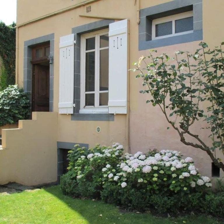 Propriété Charbaymond - Chambre Double - Vue sur Jardin - 3