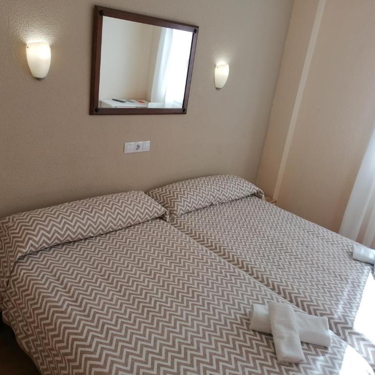 Hostal Hernan Cortes - Habitación Doble - 2 camas - 16