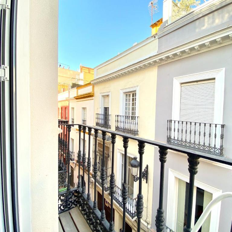 Top-notch downtown house with private rooftop terrace and parking opt - Villa - 72