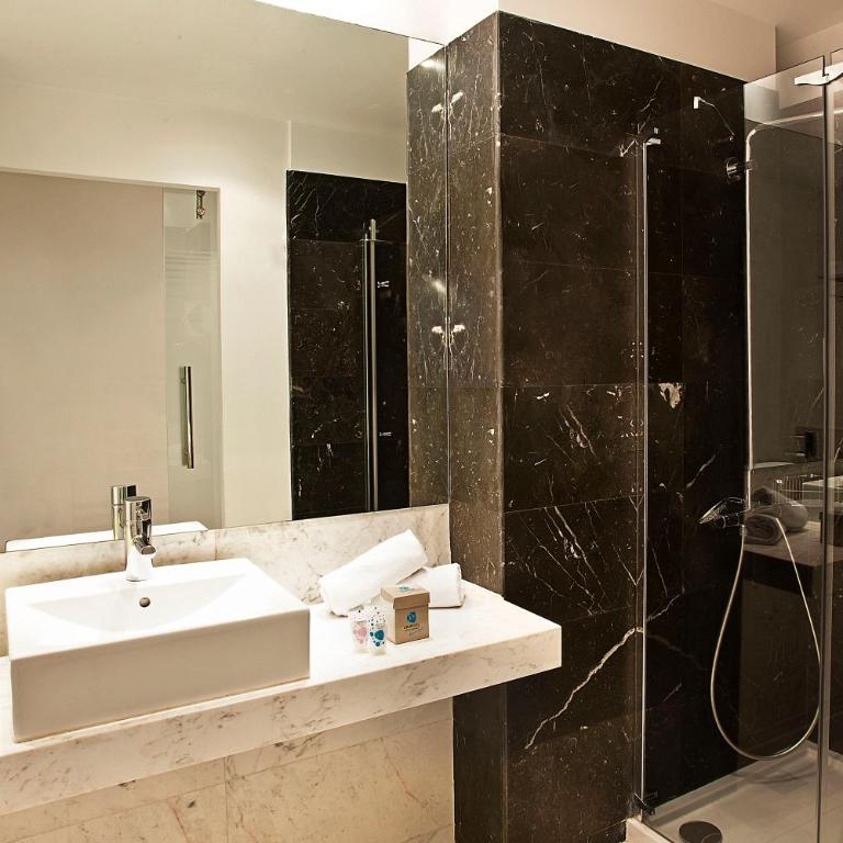 Grupotel Gran Via 678 - Small Double Room - 4