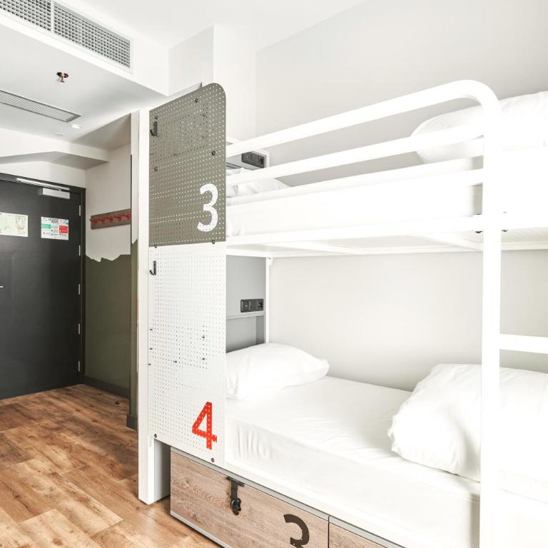 Generator Madrid - Private 4 Bed Room - 2