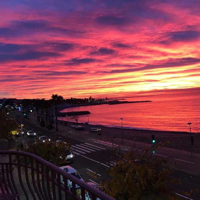 Appartements Au Cros De Cagnes - Appartement avec Balcon et Vue sur la Mer - 15
