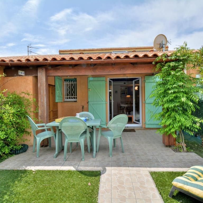 MARINES DU ROUSSILLON Villa en résidence avec piscine à 150 m de la plage v100 - Two-Bedroom House - 1