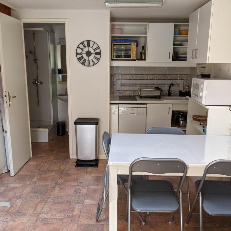 MARINES DU ROUSSILLON Villa en résidence avec piscine à 150 m de la plage v100 - Two-Bedroom House - 4