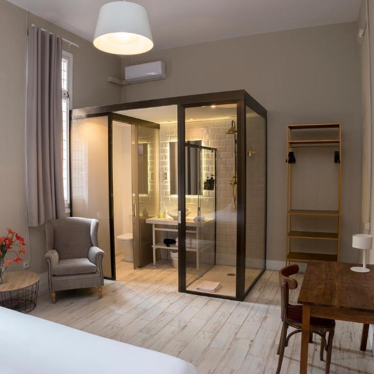 Cami Gallery Barcelona - Superior King Room with Private Bathroom - 4