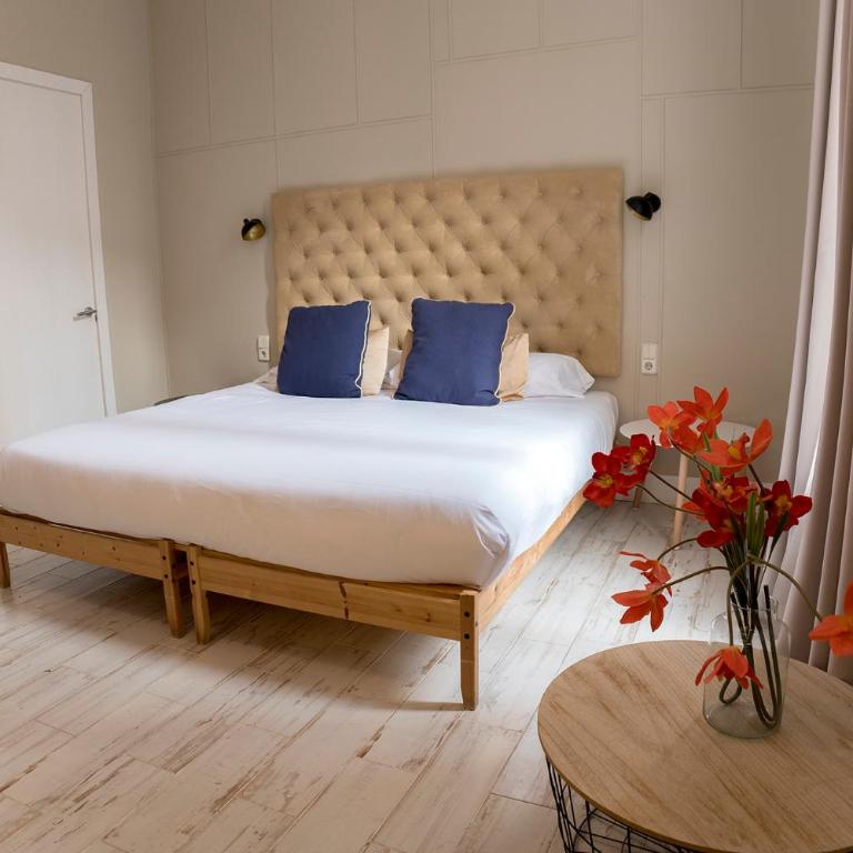 Cami Gallery Barcelona - Superior King Room with Private Bathroom - 2