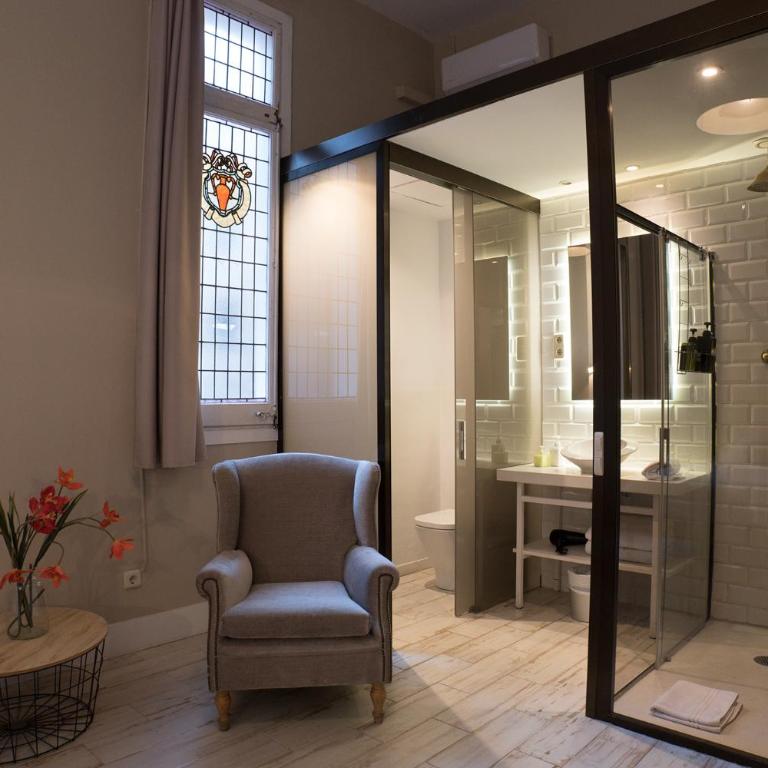Cami Gallery Barcelona - Superior King Room with Private Bathroom - 5