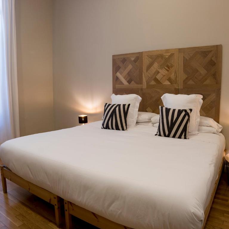 Cami Gallery Barcelona - Standard Double Room with Private Bathroom - 6