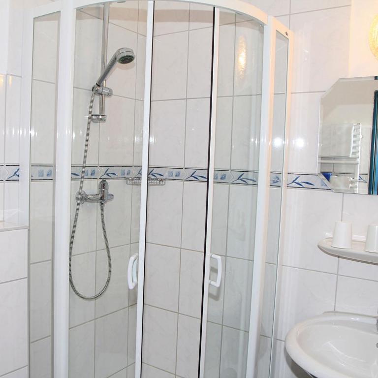 Sportpension Färbinger - Doppelzimmer mit Gartenblick - 3