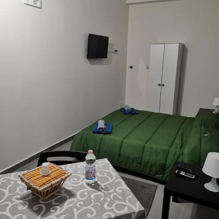 BED&FLY NEAR AIRPORT CATANIA FONTANAROSSA BAGNO PRIVATO In CAMERA - Quadruple Room with Private Bathroom - 18