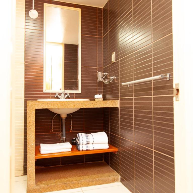 Holiday Suites - Habitación Familiar - 5