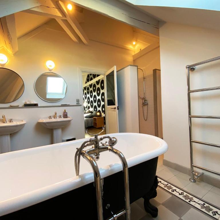 Demeure Saint Louis Historic manor, air-conditioned, free private parking, City 700m, WIFI, view - Superior Apartment - 36