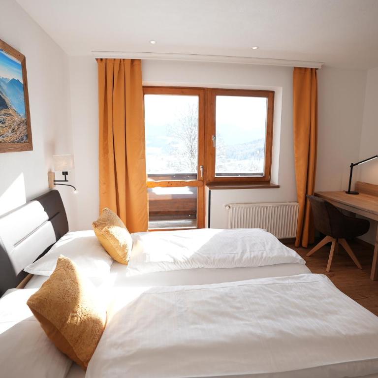 Pension Dachsteinhof - Doppelzimmer mit Gartenblick - 2