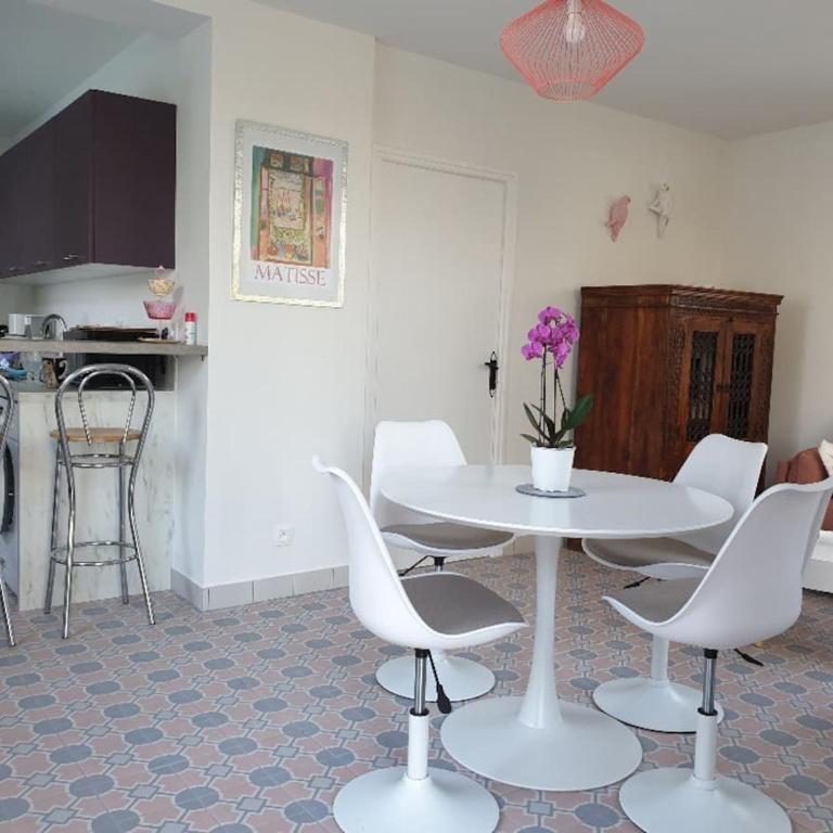 Pool House Matisse in large park with heated pool - Maison 1 Chambre - 4