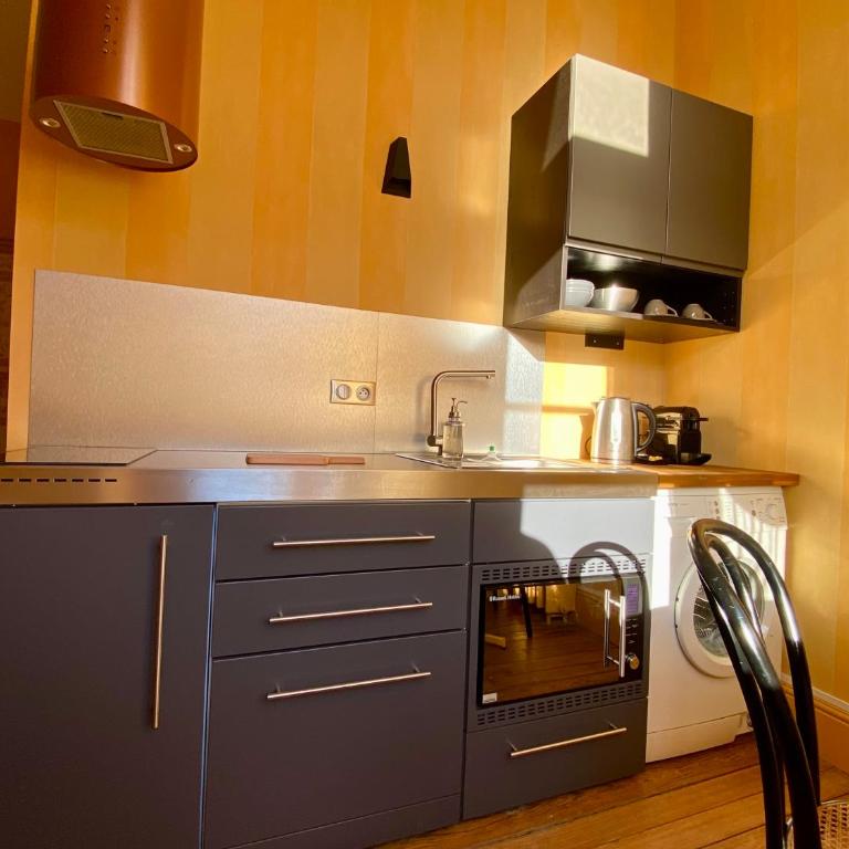 Demeure Saint Louis Historic manor, air-conditioned, free private parking, City 700m, WIFI, view - Apartment - Erdgeschoss - 22