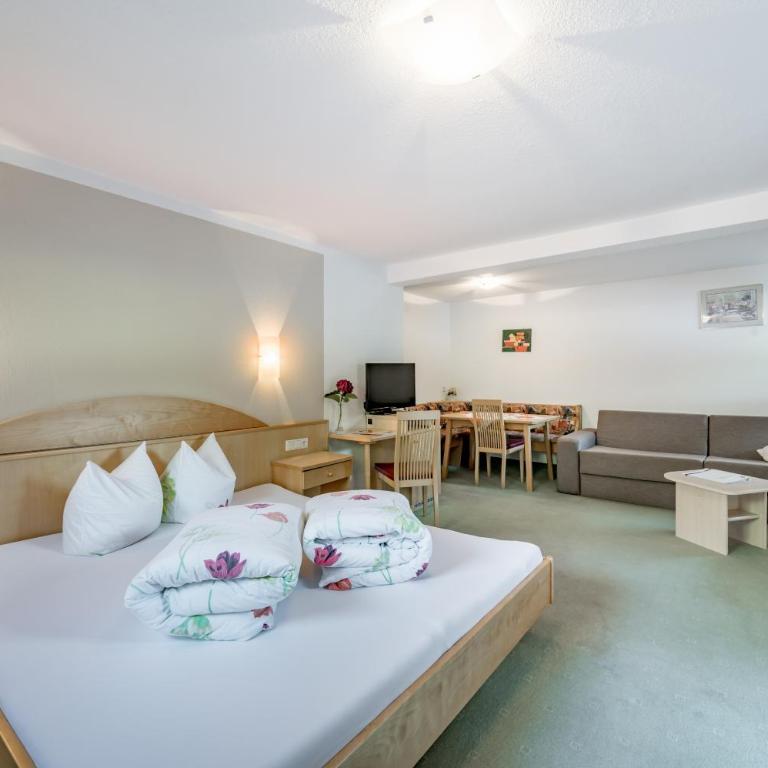 Pension Granbichler - Deluxe Doppelzimmer mit Balkon - 1