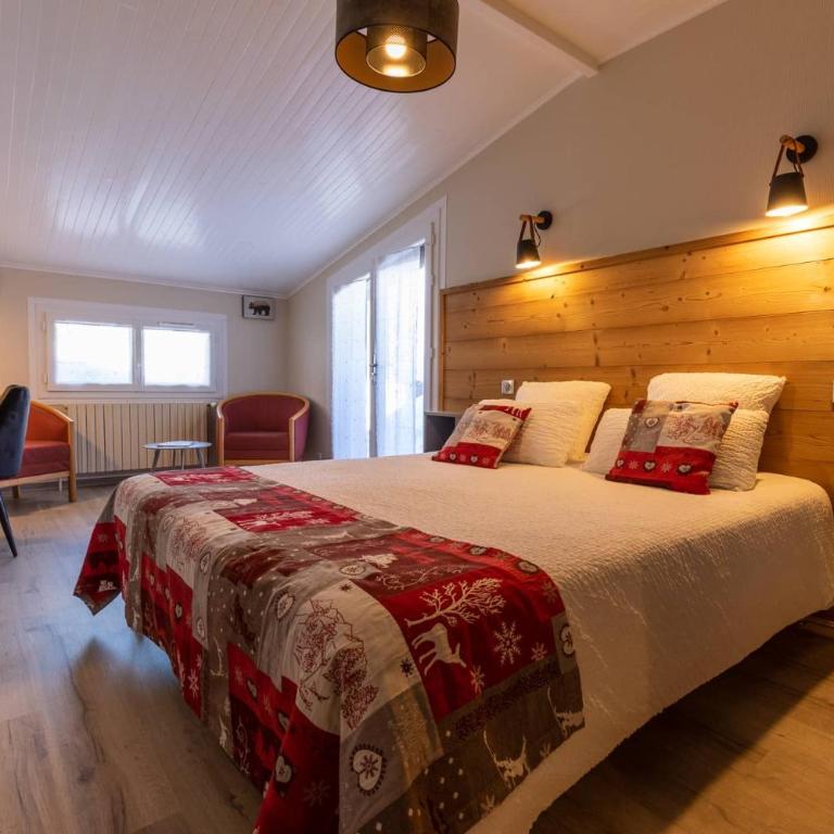 Logis Le Vernay - Chambre Double Supérieure avec Terrasse - 13