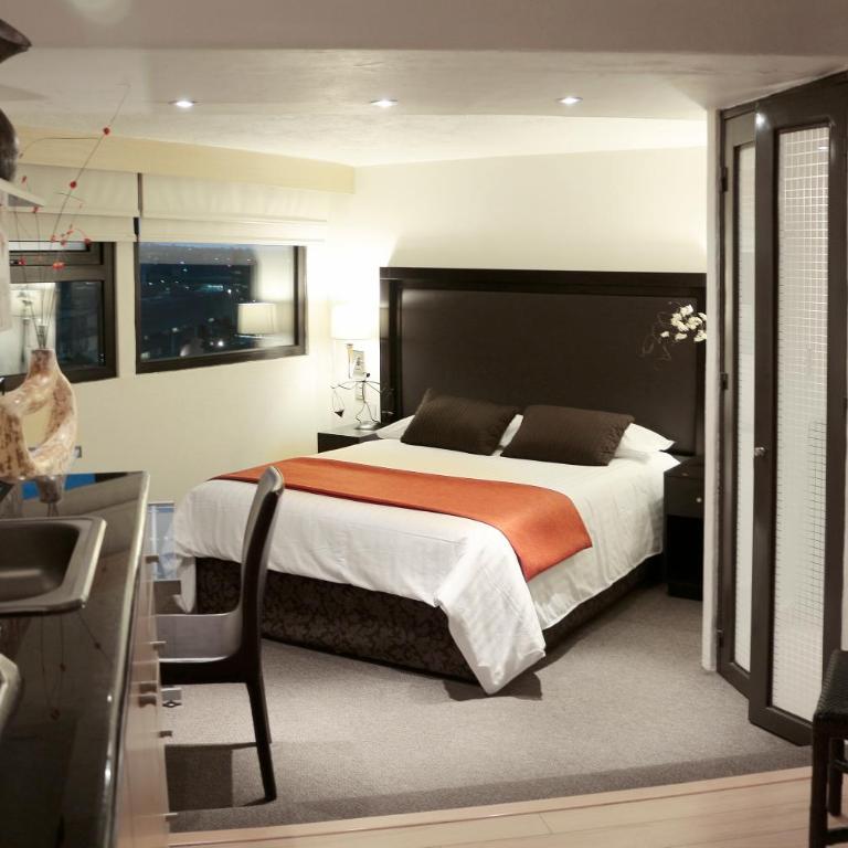 Aztic Hotel and Executive Suites - Junior Suite - 11