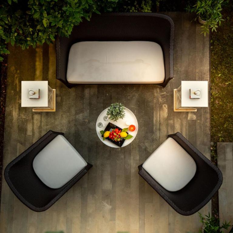 Casa Patricia, A homey luxury modern & quiet apartment with PARKING & garden within the walls - One-Bedroom Apartment - 40