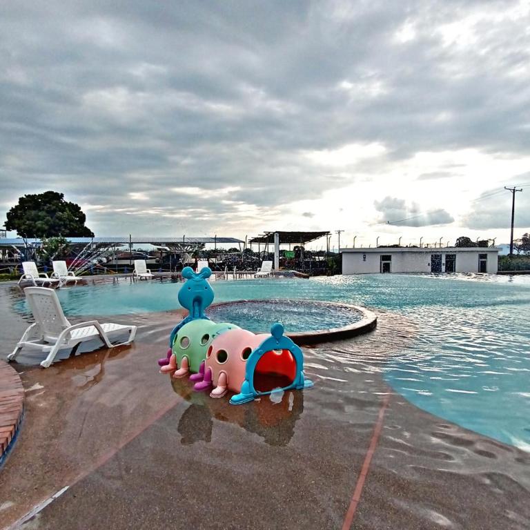 aparta hotel turístico a 2 km parque del café - Family Room with Mountain View - 4