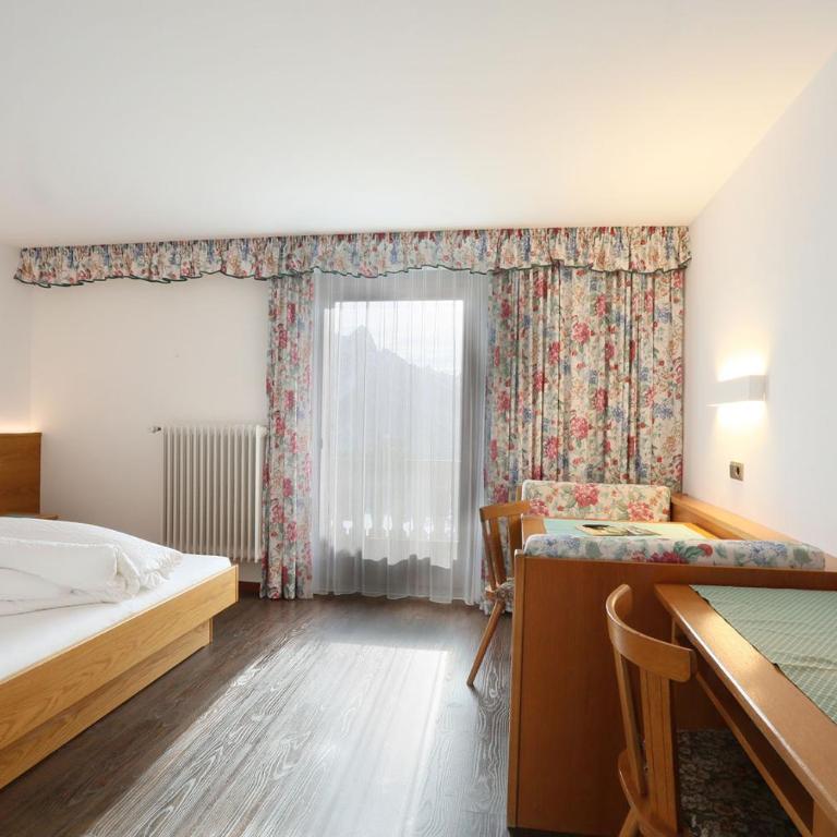 Alpenhotel Ratsberg 1650m - Camera Matrimoniale con Vista Montagna - 13