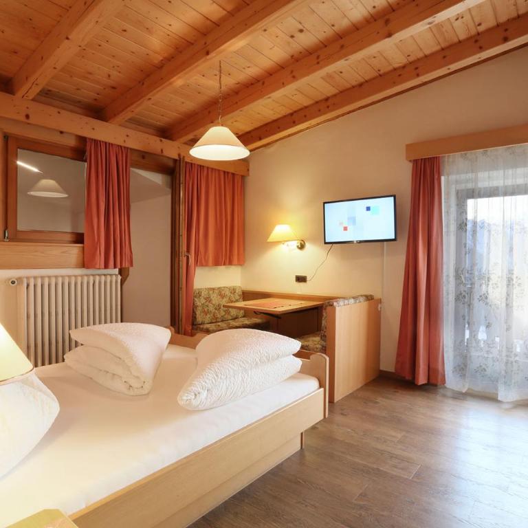 Alpenhotel Ratsberg 1650m - Camera Familiare con Vista Montagna - 1