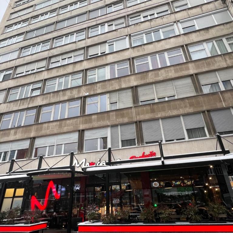 Modern and Bright Apartments - Main Street - Studio - 15