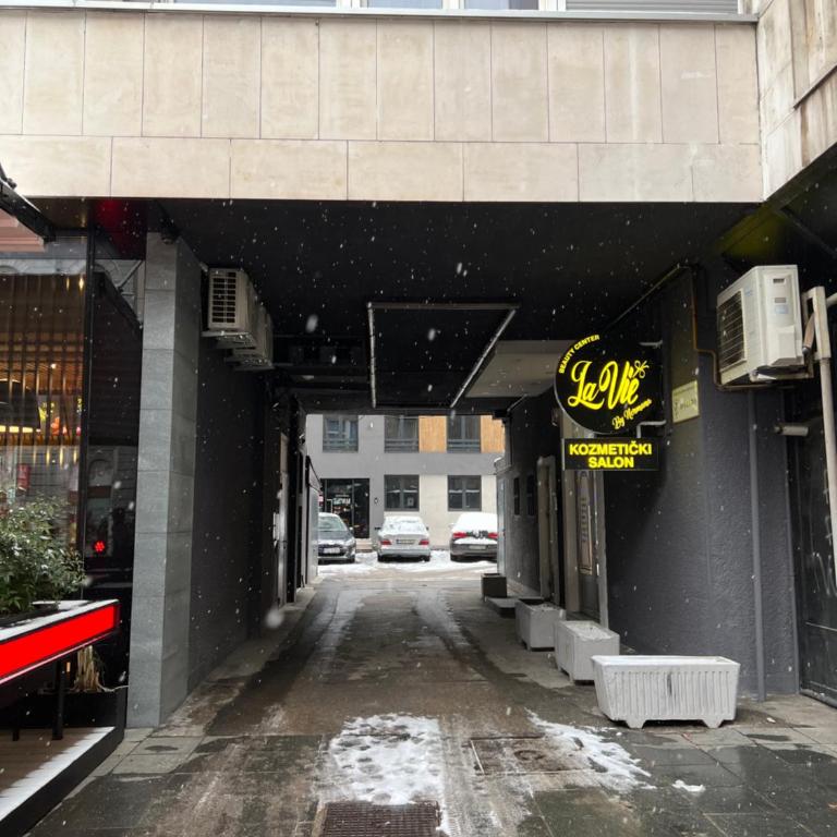 Modern and Bright Apartments - Main Street - Studio - 13