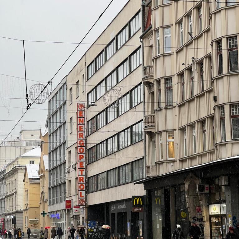 Modern and Bright Apartments - Main Street - Studio - 16