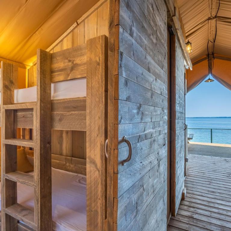 Village & Glamping Riva Blu - Großes Zelt mit Seeblick - 14