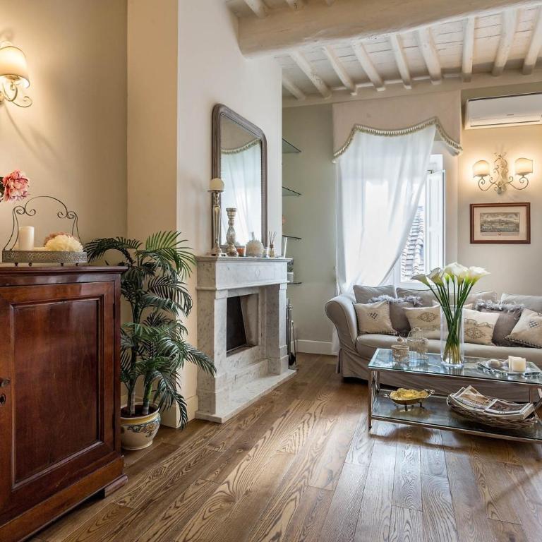 Casa Raffa, 2 Bedrooms 2 Bathrooms Romantic Apartment with Terrace and Parking in Lucca - Appartamento con 2 Camere da Letto - 2