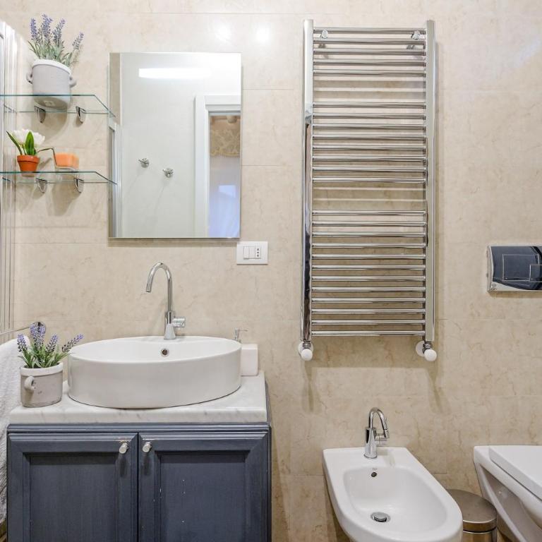 Casa Raffa, 2 Bedrooms 2 Bathrooms Romantic Apartment with Terrace and Parking in Lucca - Appartamento con 2 Camere da Letto - 19