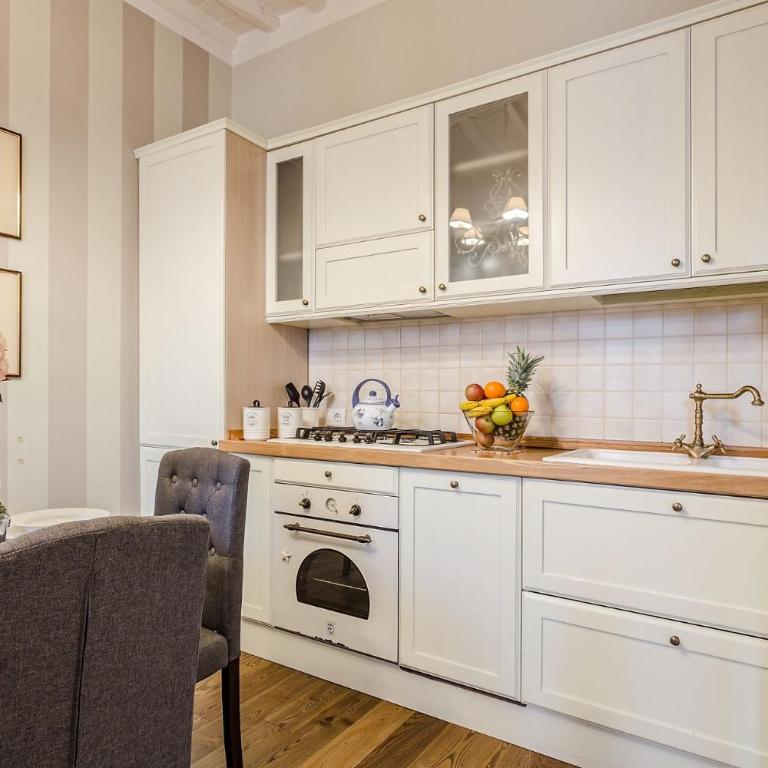 Casa Raffa, 2 Bedrooms 2 Bathrooms Romantic Apartment with Terrace and Parking in Lucca - Appartamento con 2 Camere da Letto - 4
