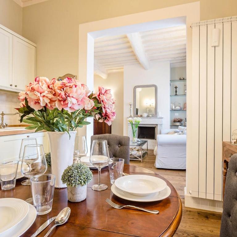 Casa Raffa, 2 Bedrooms 2 Bathrooms Romantic Apartment with Terrace and Parking in Lucca - Appartamento con 2 Camere da Letto - 8