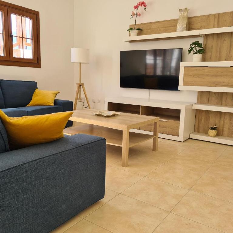 Luxury 4-Bedroom Villa With Heated Pool + Sea View - Villa - 39