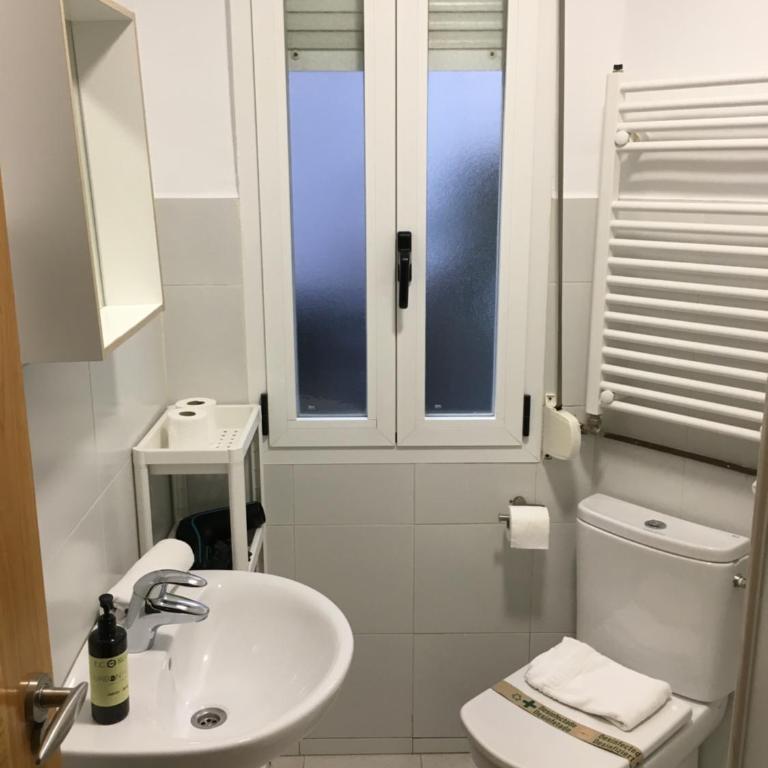 Cálida Vivienda Turística Céntrica junto al Funicular y Metro - Appartement - 18
