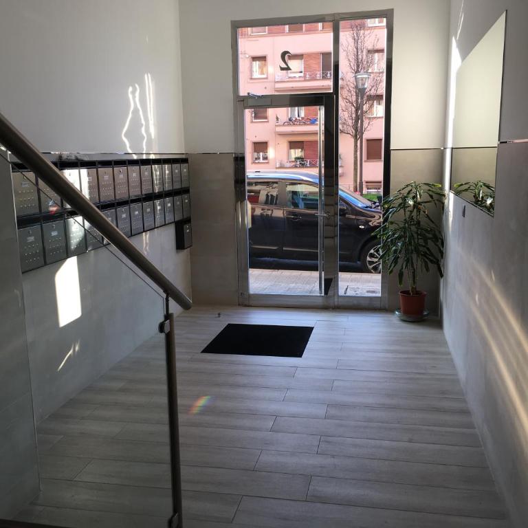 Cálida Vivienda Turística Céntrica junto al Funicular y Metro - Appartement - 23