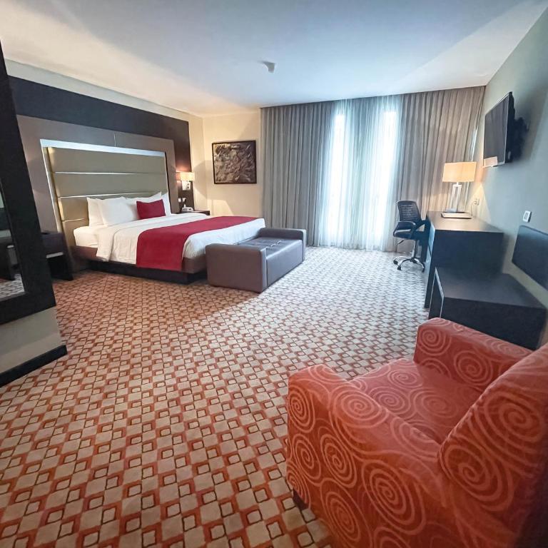 Waldorf Hotel - Deluxe King Room - 4