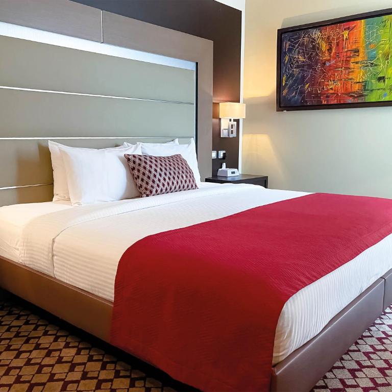 Waldorf Hotel - Deluxe Room - 1