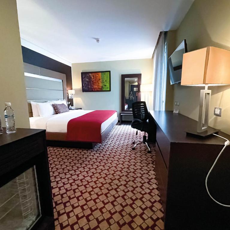 Waldorf Hotel - Deluxe Room - 2