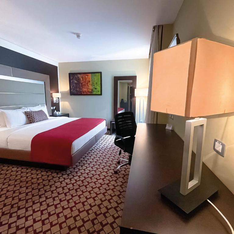 Waldorf Hotel - Deluxe Room - 3