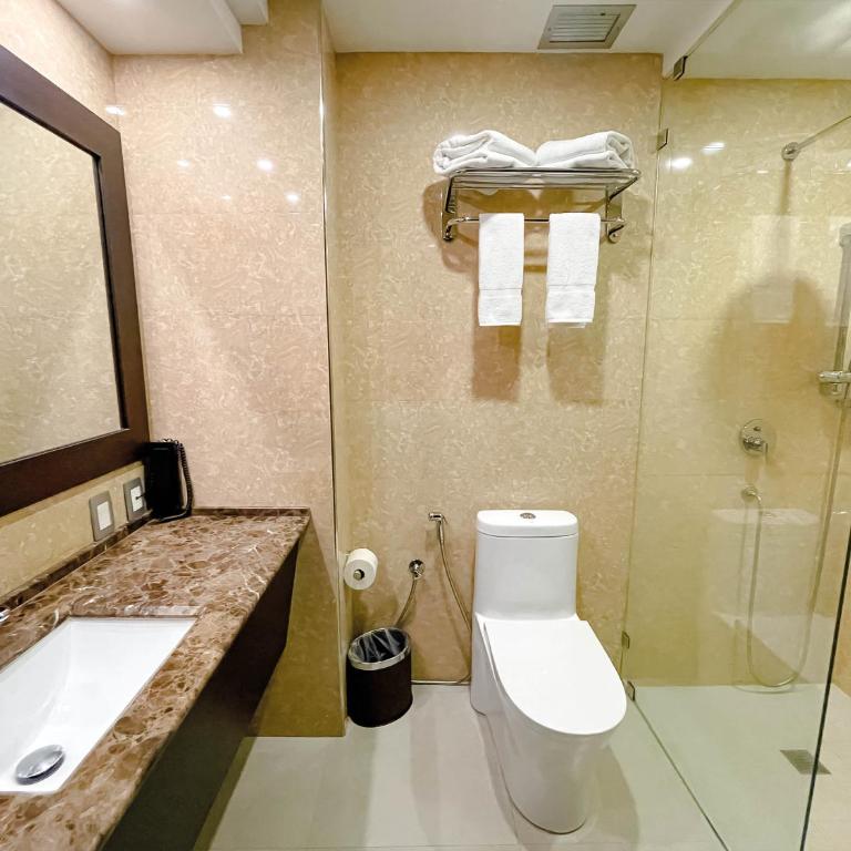 Waldorf Hotel - Deluxe Room - 5