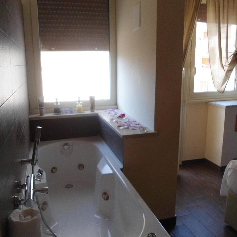Aida Charming Rooms - Chambre Double avec Bain à Remous et Balcon - 1