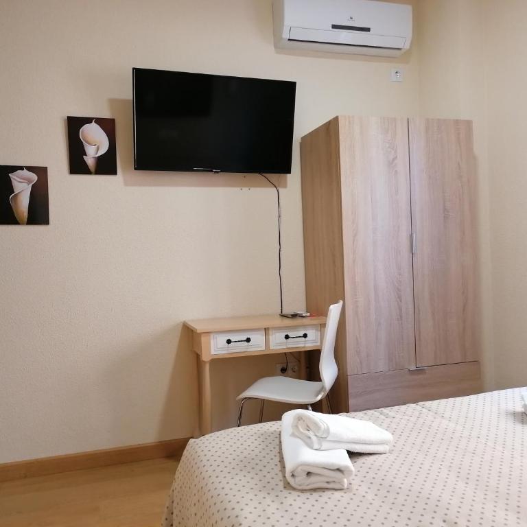 Hostal Hernan Cortes - Habitación Doble Económica - 3