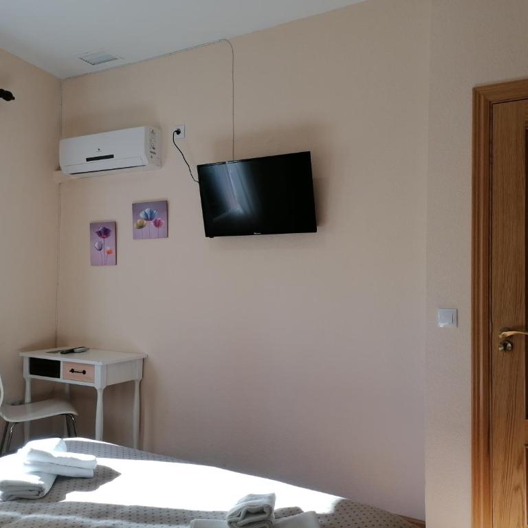 Hostal Hernan Cortes - Habitación Doble Económica - 6
