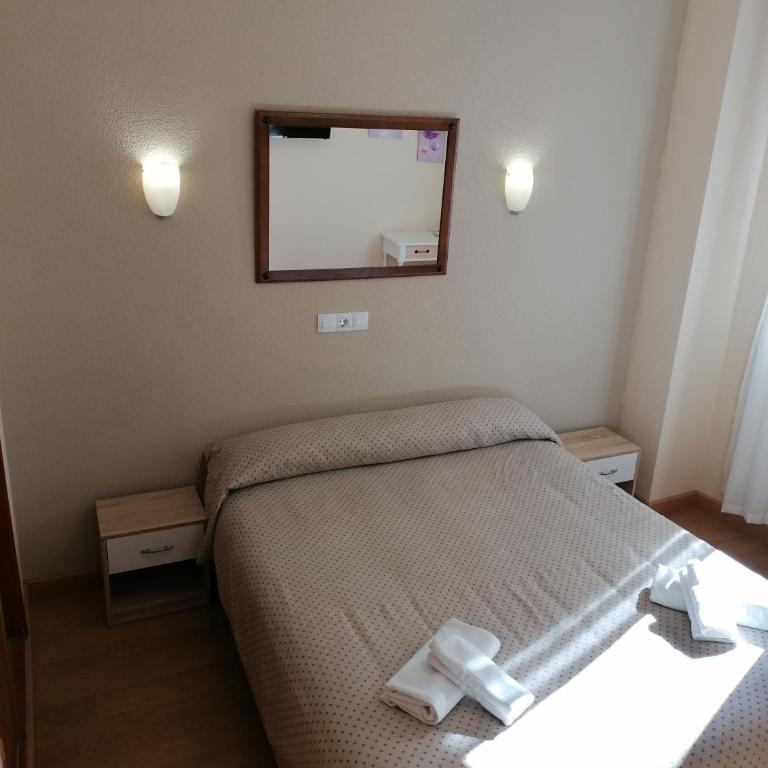 Hostal Hernan Cortes - Habitación Doble Económica - 7