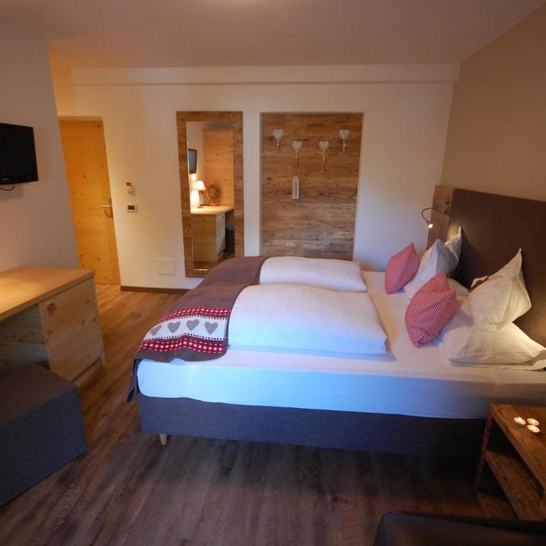 Monti Pallidi B&B Apartments - Deluxe Double Room with Balcony - 3