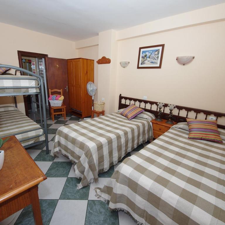 Pensión Aduar - Habitación Cuádruple con baño - 1
